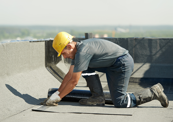 Techador realizando reparación de mantenimiento