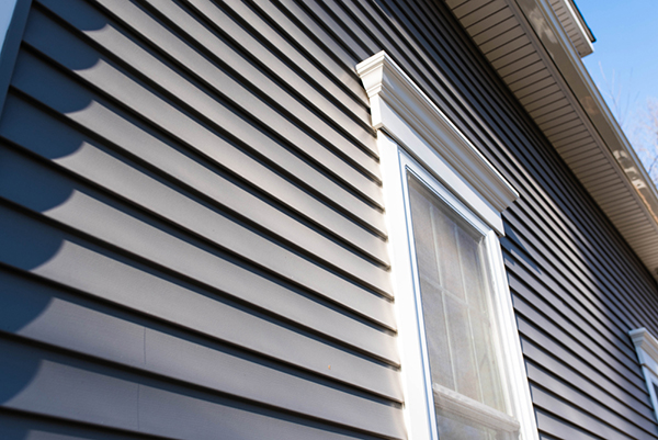Aluminum vs. vinyl siding: which to recommend and why