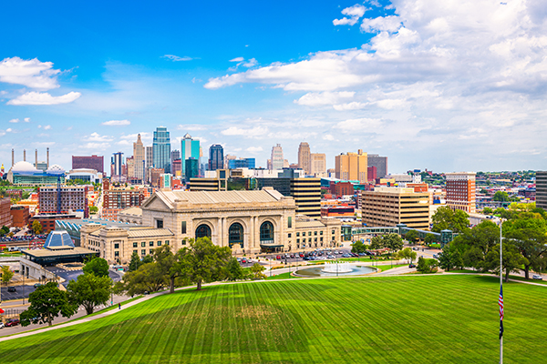 Ciudad de Kansas, Misuri, paisaje del centro con la estación Union Station.