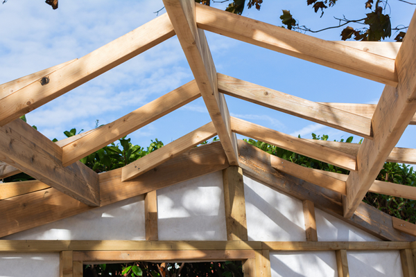 Estructura de techo de madera para un cobertizo grande